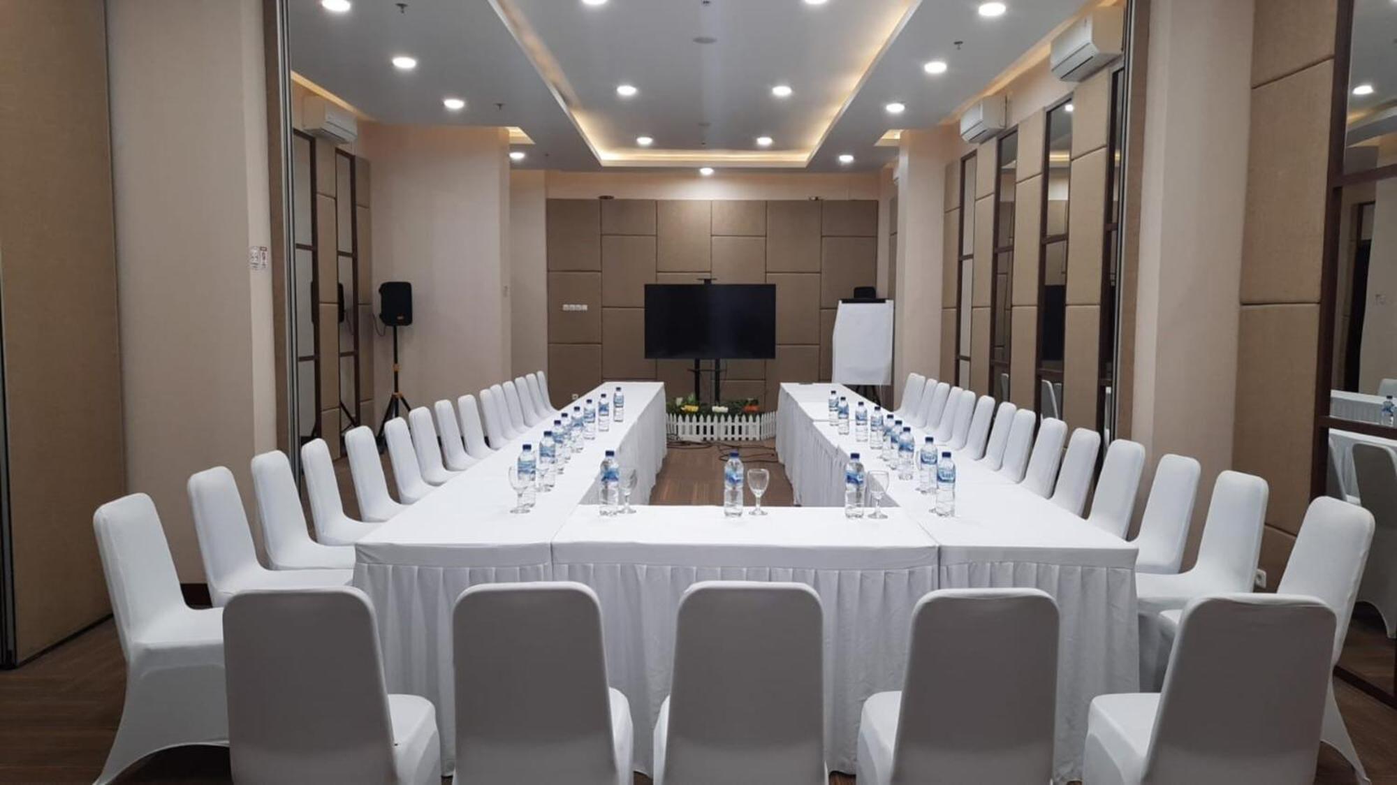Cordova Suites Semarang Buitenkant foto