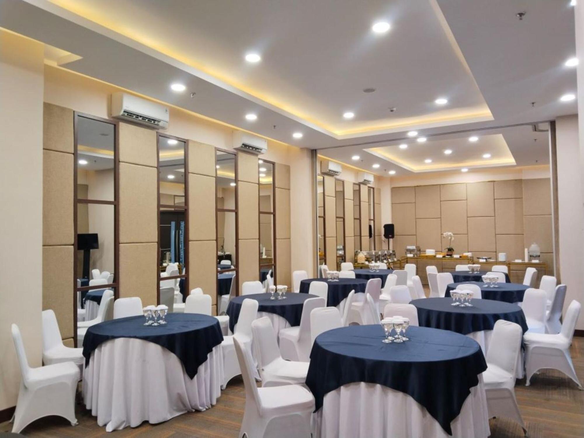 Cordova Suites Semarang Buitenkant foto