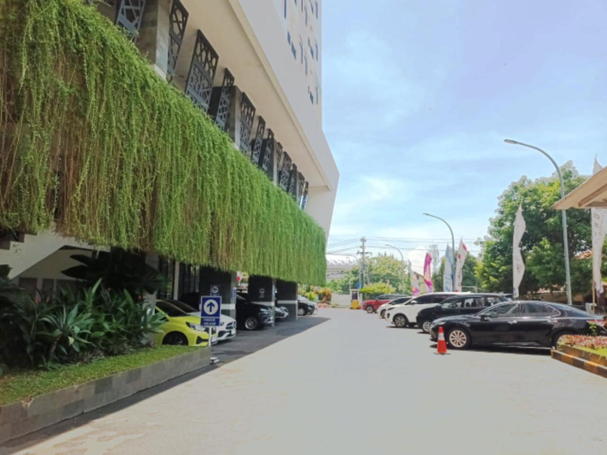 Cordova Suites Semarang Buitenkant foto