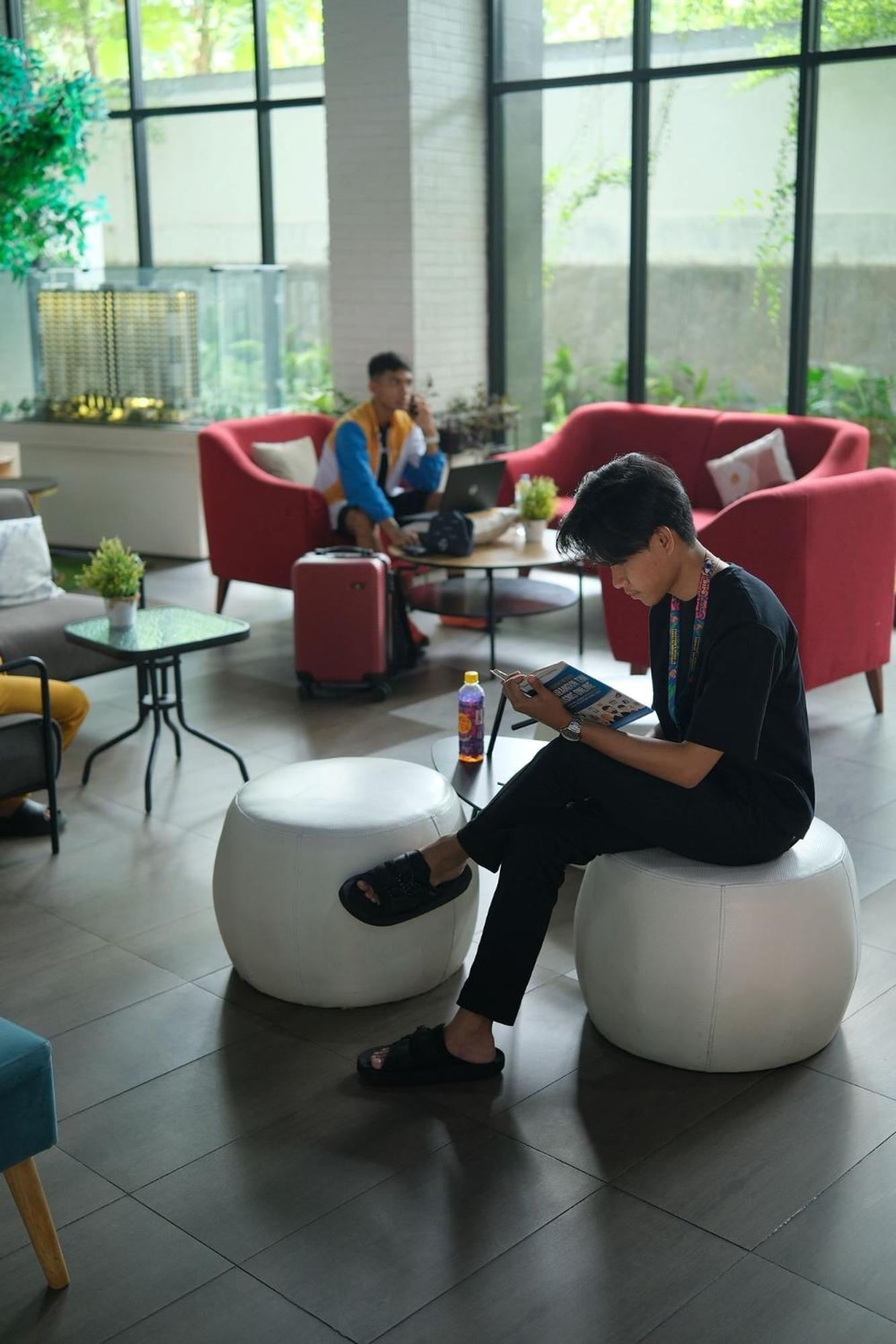 Cordova Suites Semarang Buitenkant foto
