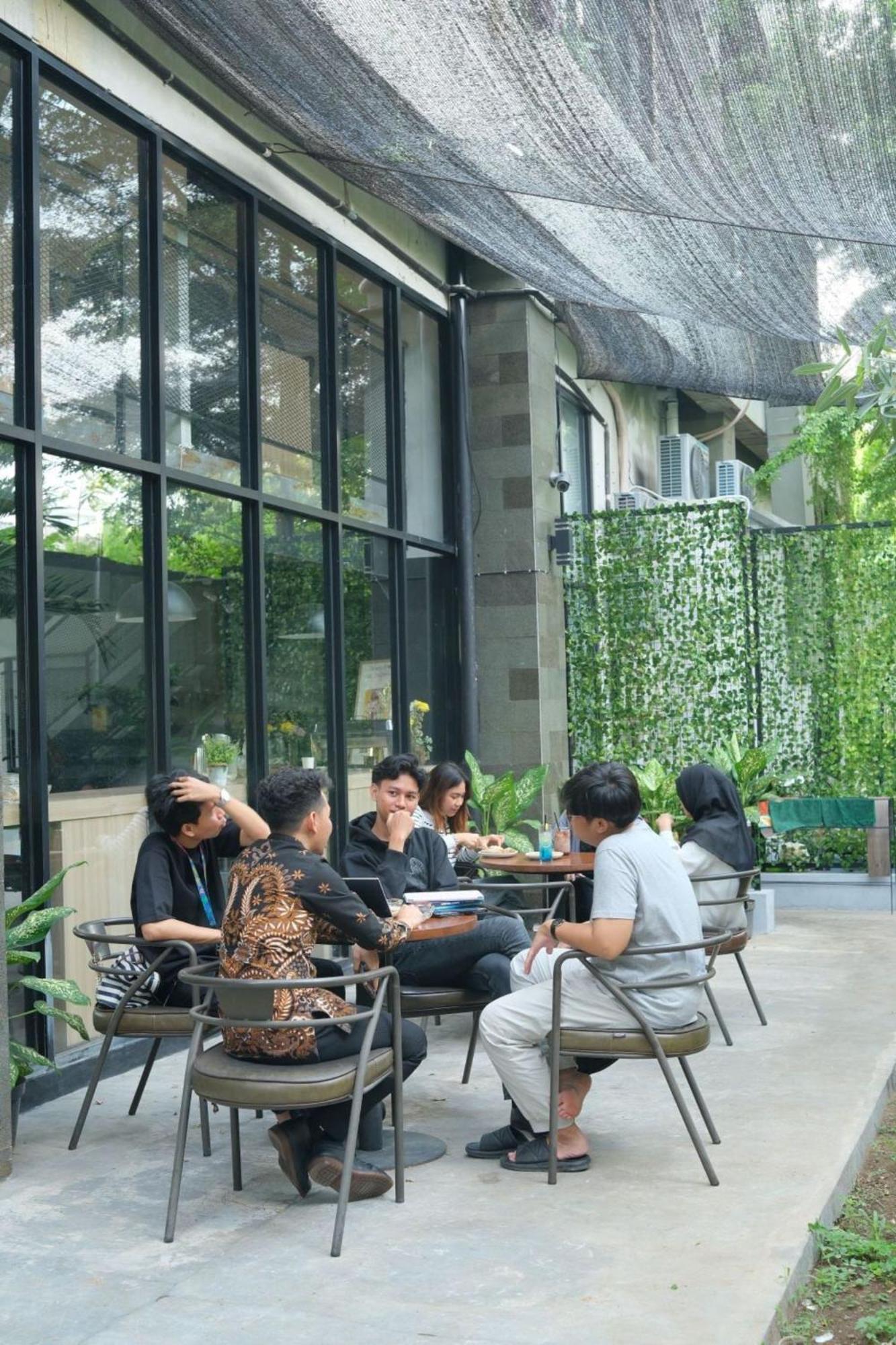 Cordova Suites Semarang Buitenkant foto