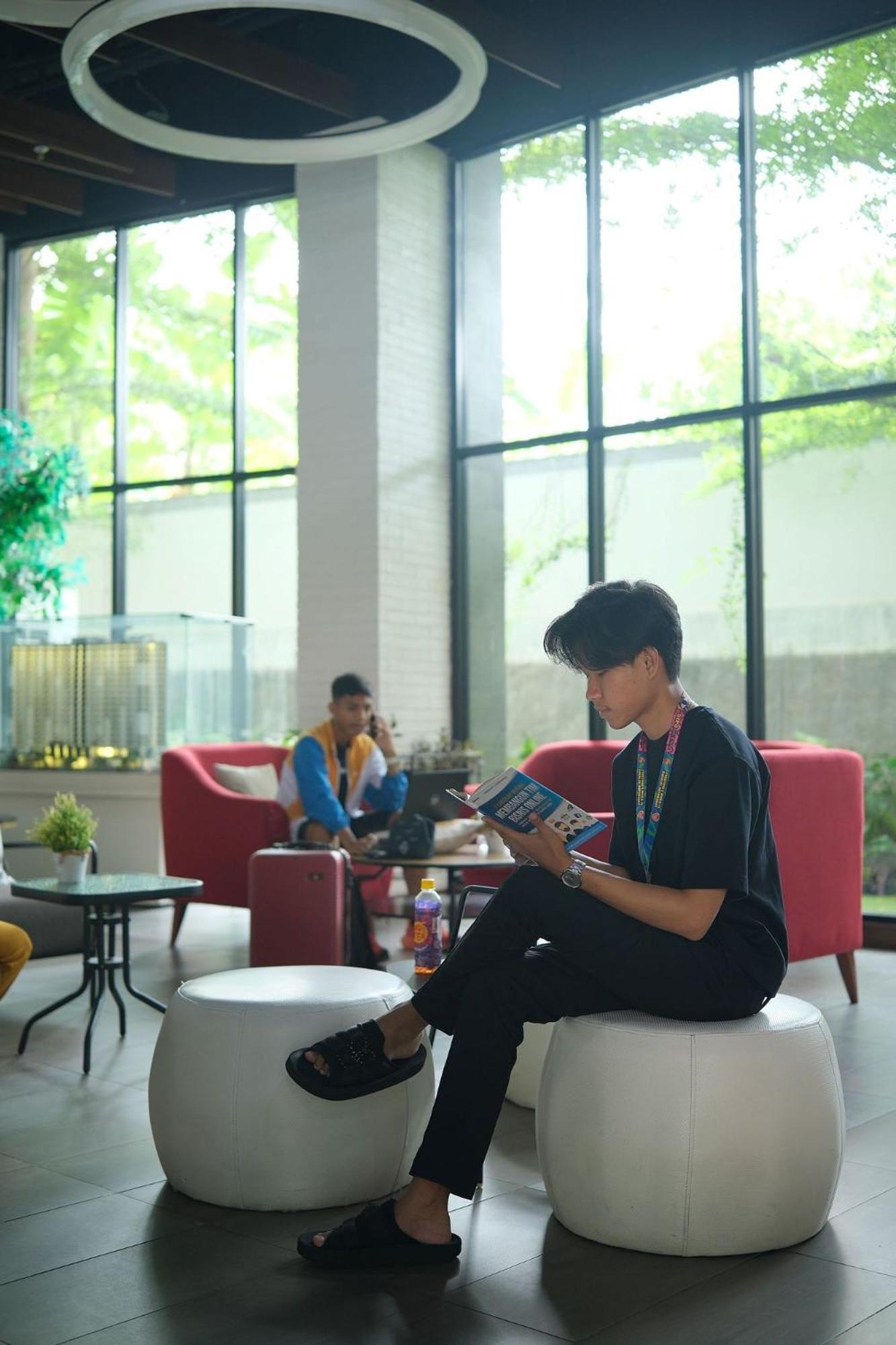 Cordova Suites Semarang Buitenkant foto