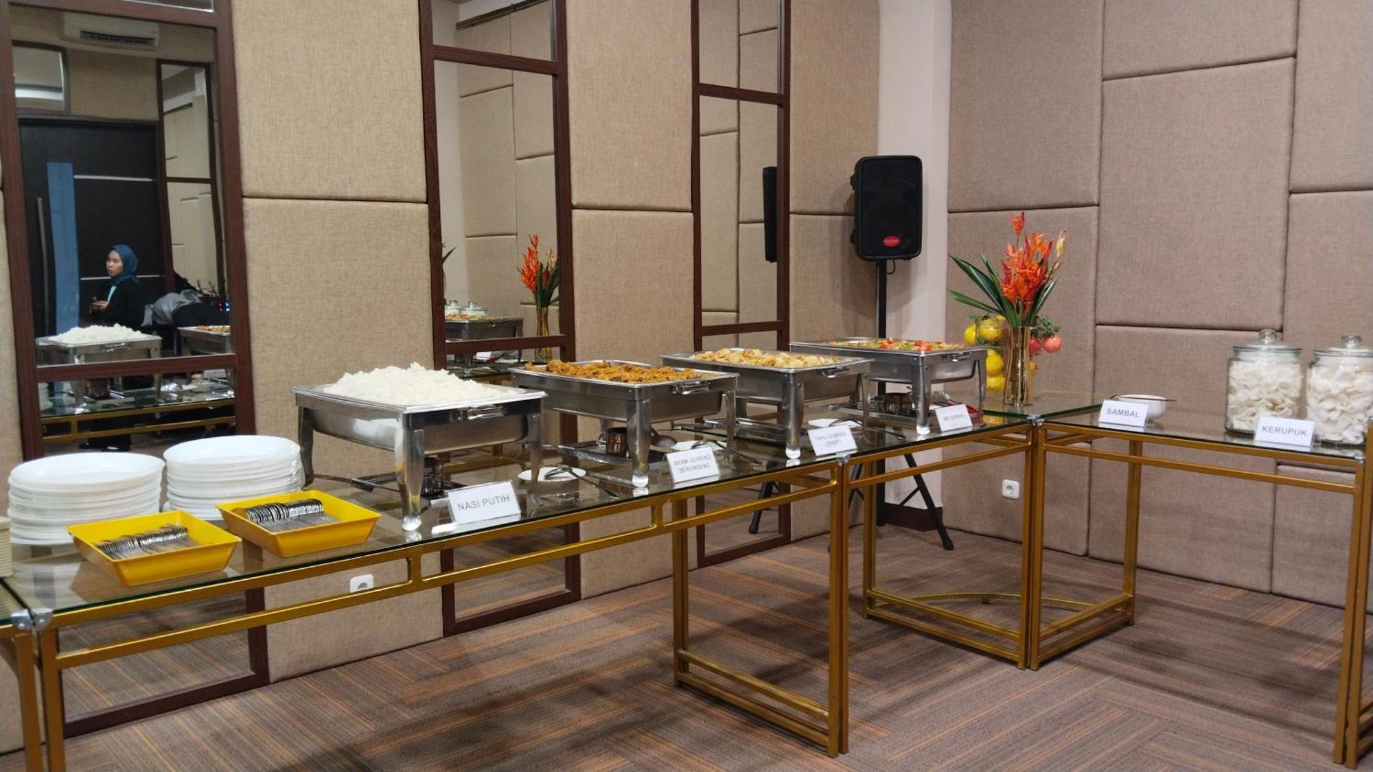 Cordova Suites Semarang Buitenkant foto